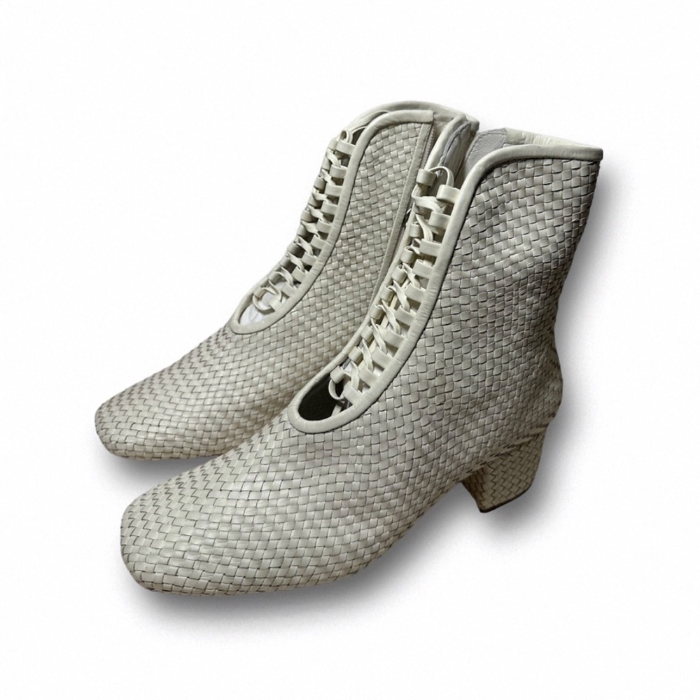 NEW Daniella Shevel Kamari woven leather cream boots in size 8